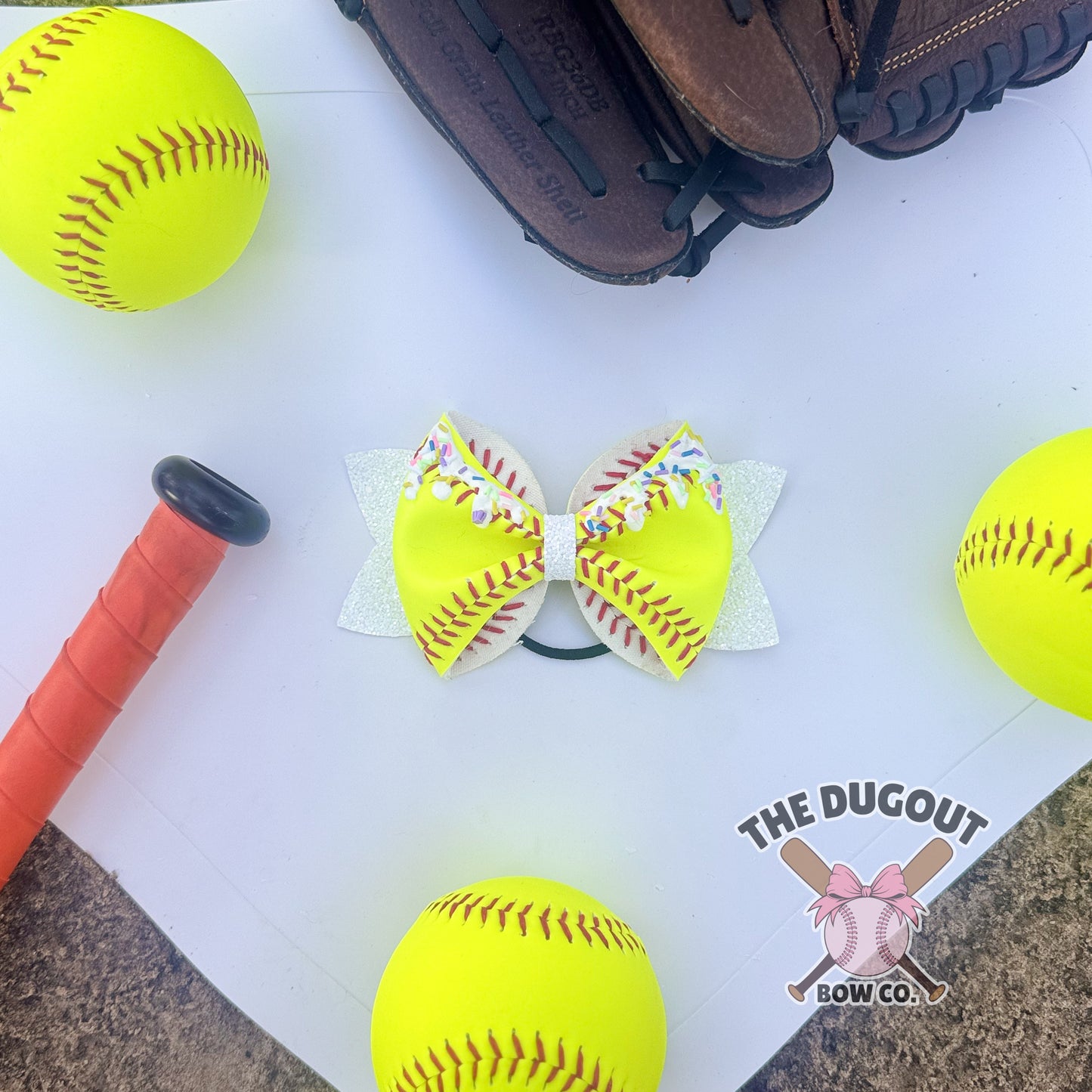 The Drip Pitch Bow - White